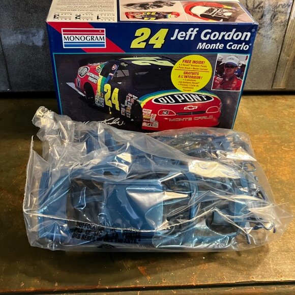 Revell Monogram 1995 #24 Jeff Gordon NASCAR 1:24 Scale Model Kit New Unbuilt - Picture 2 of 7
